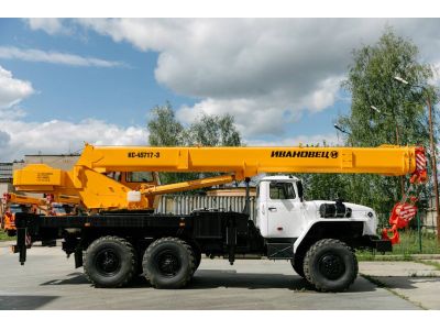 Автокран КС-45717-3В
